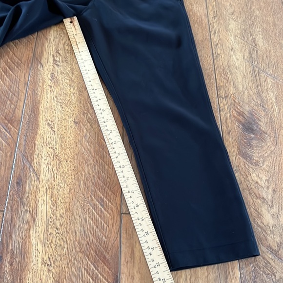 Lululemon On The Fly Crop *Woven 23" Black 2 - Picture 11 of 15